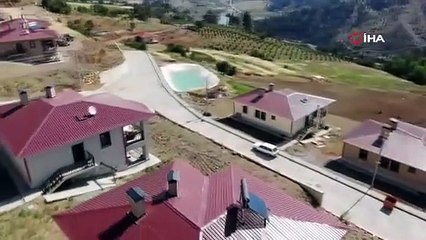 Deprem mağduru nine: "Hiç aklıma gelmezdi böyle ev yapacakları"