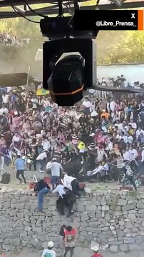 Video: Okse rømmer fra religiøs seremoni i Peru – skader 30 personer