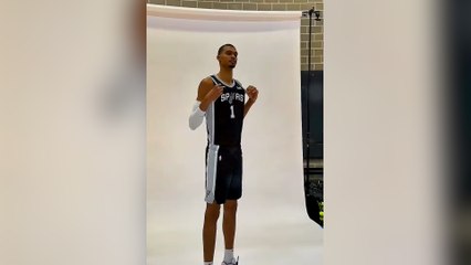 El gigante Wembanyama se hace monje Shaolin