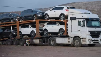 Uzak Doğu’dan getirilen yüzlerce ikinci el araç tırlarla Suriye’ye taşınıyor
