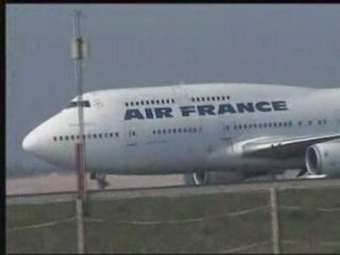 Landing Boeing747 Air-France at the airport of Roissy CDG