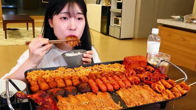 ASMR MUKBANG Fire Mala Spicy Mushrooms, Fire Noodles, Smoked Chicken, Spam, Webfoot Octopus.