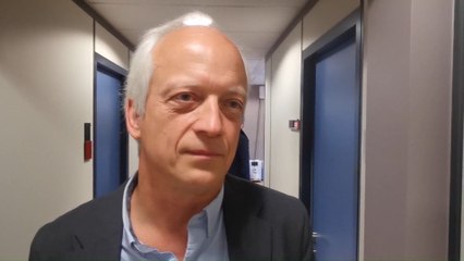 Des dizaines de chômeurs remettent symboliquement leur CV au ministre Yves Coppieters