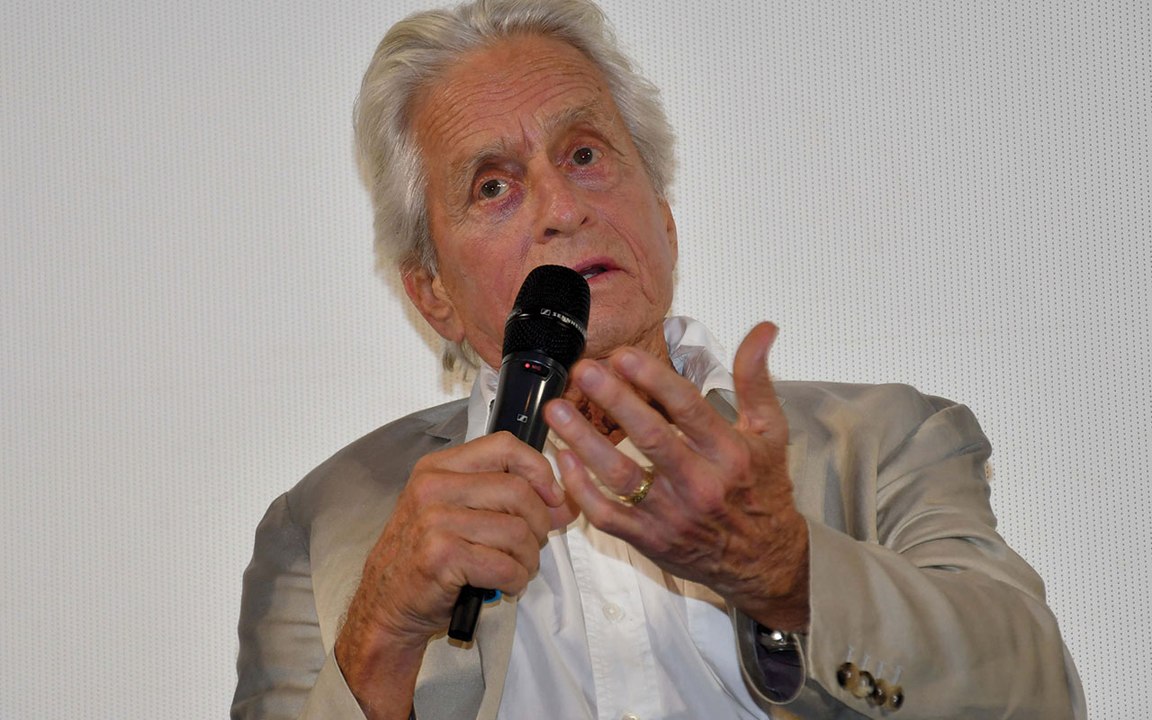Michael Douglas contro Trump a Taormina: «Mi vergogno e mi scuso». Il "precedente" del padre Kirk Douglas