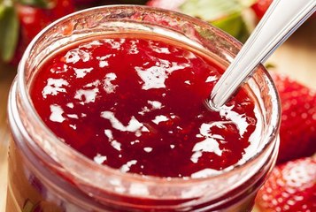 Confiture de fraise maison : la recette simplissime du chef François Perret, à la tête de « la meilleure pâtisserie du monde »