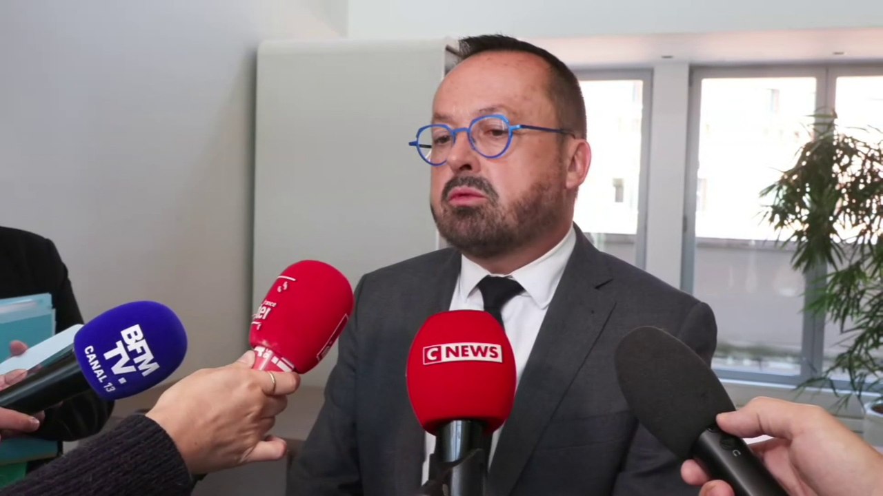 Colère des taxis: "On se reverra dans 15 jours avec des scénarios d'autres hypothèses tarifaires qui font bouger les paramètres", indique le ministre en charge de la Santé