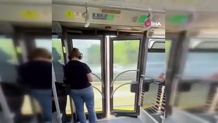 Böyle sorumsuzluk olmaz! Bakın metrobüs yolda nasıl ilerledi