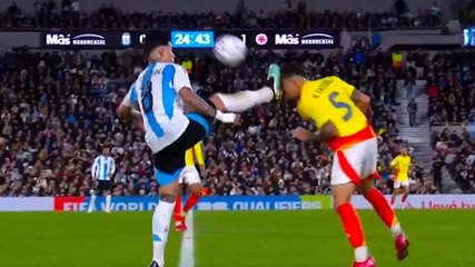 Scarpata in faccia e rosso per Enzo: la reazione dell'avversario è assurda