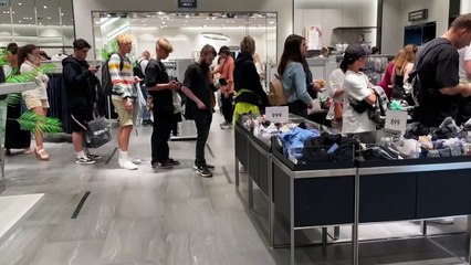 Francia aprueba regular a empresas de moda 'low cost' como Shein y Temu, Zara evita las sanciones