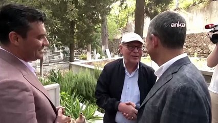 Ferdi Zeyrek bayramın birinci günü defnedildiği mezarlığı ziyaret etmiş