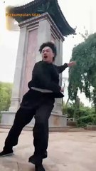 Pengemis ceroboh di pinggir jalan ternyata pemimpin seni bela diri yang amnesia. Dijemput kakak