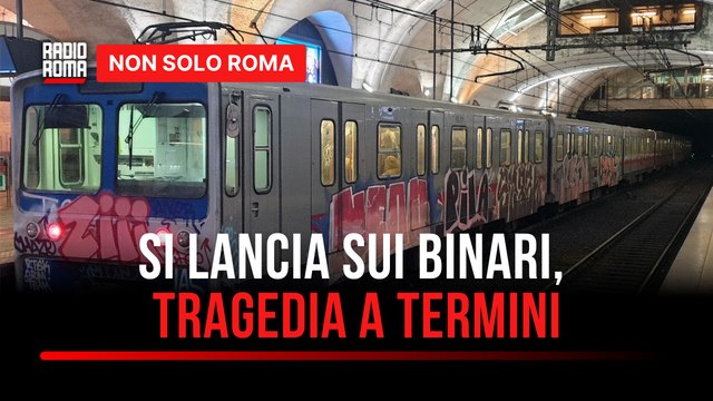 Tragedia alla stazione Termini, giovane si lancia sui binari