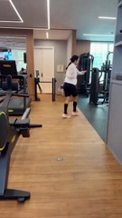 Aos 15 anos, Marcelo Sangalo faz aparição rara em treino com a mãe; assista