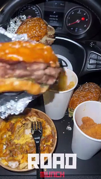 Follow for more ASMR videos🌮🍟 Credits: @roadmunch #mukbang #asmr #fastfood #asmreating