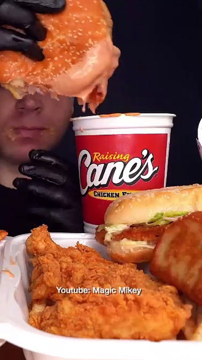 Follow for more ASMR videos🌮🍟 Credits: @themagicmikey #mukbang #asmr #fastfood #asmreating