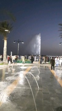 A stunning nighttime perspective of the King Fahad Fountain in Jeddah Corniche.
