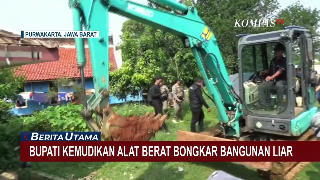 Bupati Purwakarta Kemudikan Alat Berat Bongkar Bangunan Liar, Tak Ada Kompensasi