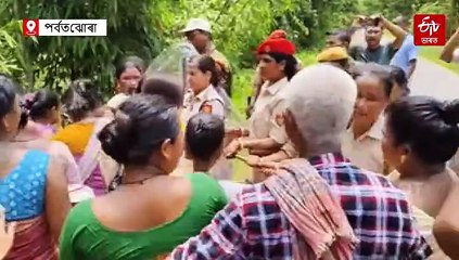 আদানীক মাটি নিদিওঁ: খঙে-ক্ষোভে ৰাইজ ওলাল বাটলৈ, পুলিচ আহিল বুজাবলৈ