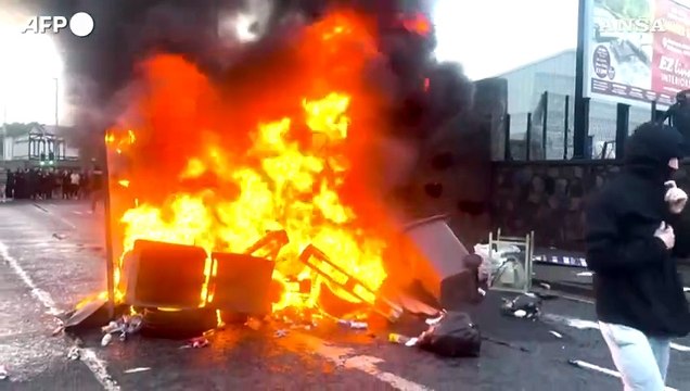 Irlanda del Nord, 4 arresti nella seconda notte di disordini a Ballymena