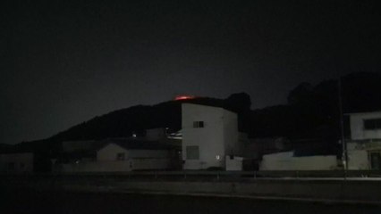 경북 포항 곤륜산 정상 부근 산불...진화 중 / YTN