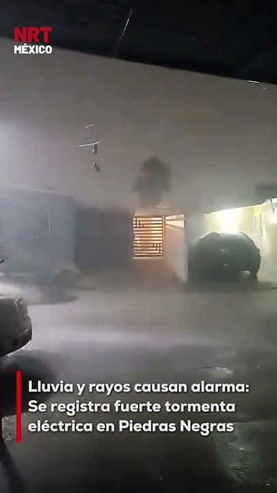 Fuertes lluvias acompañadas de actividad eléctrica sorprendieron a los habitantes la noche de ayer. Autoridades piden extremar precauciones.