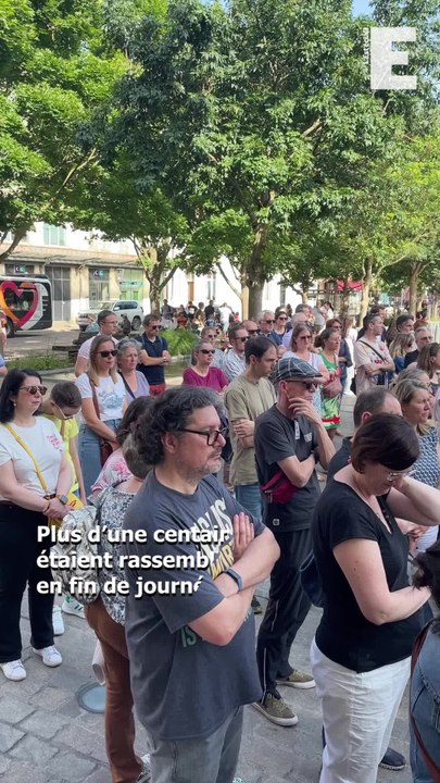 Hommage à Mélanie, surveillante poignardée à Nogent (Haute-Marne), devant l'hôtel de ville de Troyes