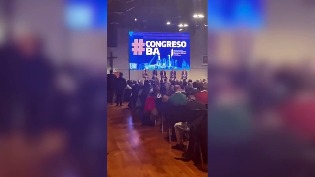 Espert insulta a Florencia kirchner en la Cumbre de comunicación política en la UCA