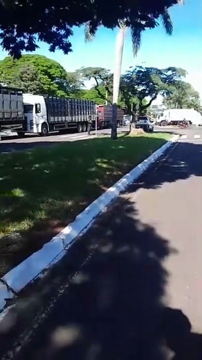 Umuarama: Colegas de profissão homenageiam caminhoneiro que faleceu em acidente