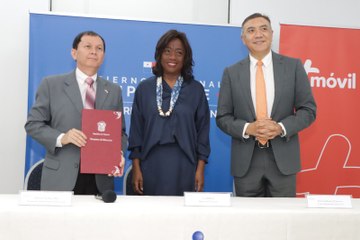 Meduca firma contrato para servicio de internet en todas las escuelas del país