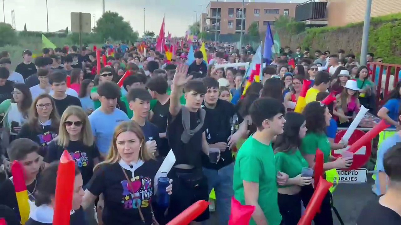 El pregón y el desfile de peñas inauguran las fiestas de La Flecha