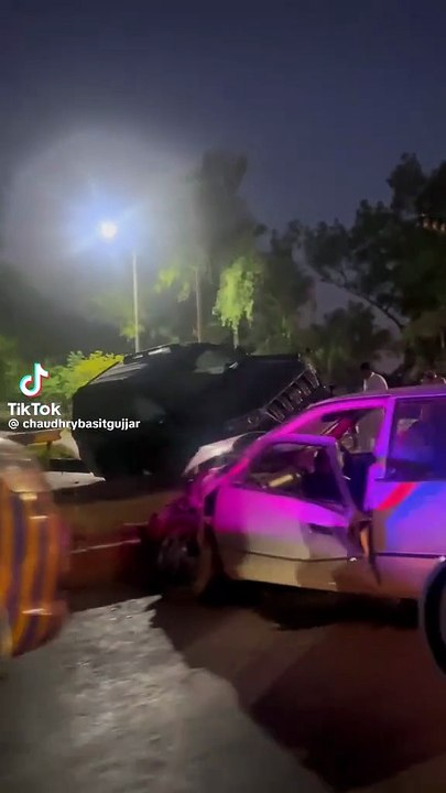 F-10 main hua khaufnaak Accident