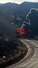 Queman el bus que transportó a policías que llegaron a Llallagua