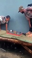 Dan bahkan hujan pun ga bisa hentikan ini