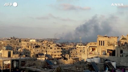 Bombardamenti su Gaza City, incessante l'offensiva israeliana nella zona