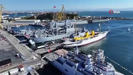 Cumhurbaşkanı Erdoğan: "Dün Çelik Kubbe bileşeni sistemlerimizi envantere aldık. Muhalefet gibi kuru gürültüyle içi boş sloganlarla bu önemli günleri geçiştirmiyoruz"