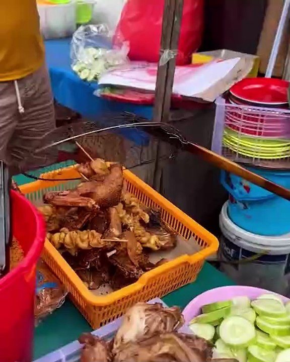 Bebek goreng Madura terkenal di Jakarta! 📷 Nasi Bebek Legenda 📷Di depan FitHub Bendungan Hilir, Tanah Abang, Central Jakarta City, Jakarta 10210 📷 11.30 - 00.00 (Daily)