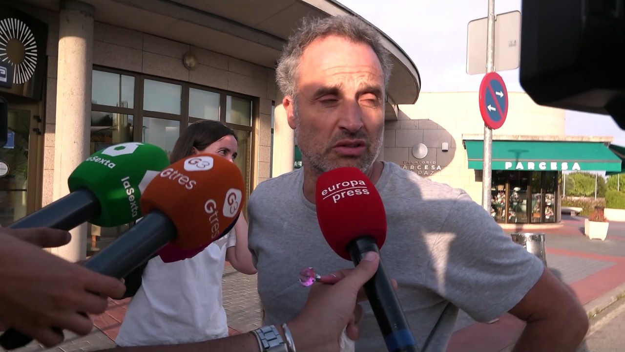 Daniel Guzmán, desolado en el último adiós a Verónica Echegui