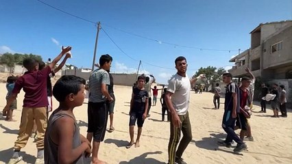 Kinder kämpfen um knappes Essen, da Hilfe in Gaza unzureichend ist