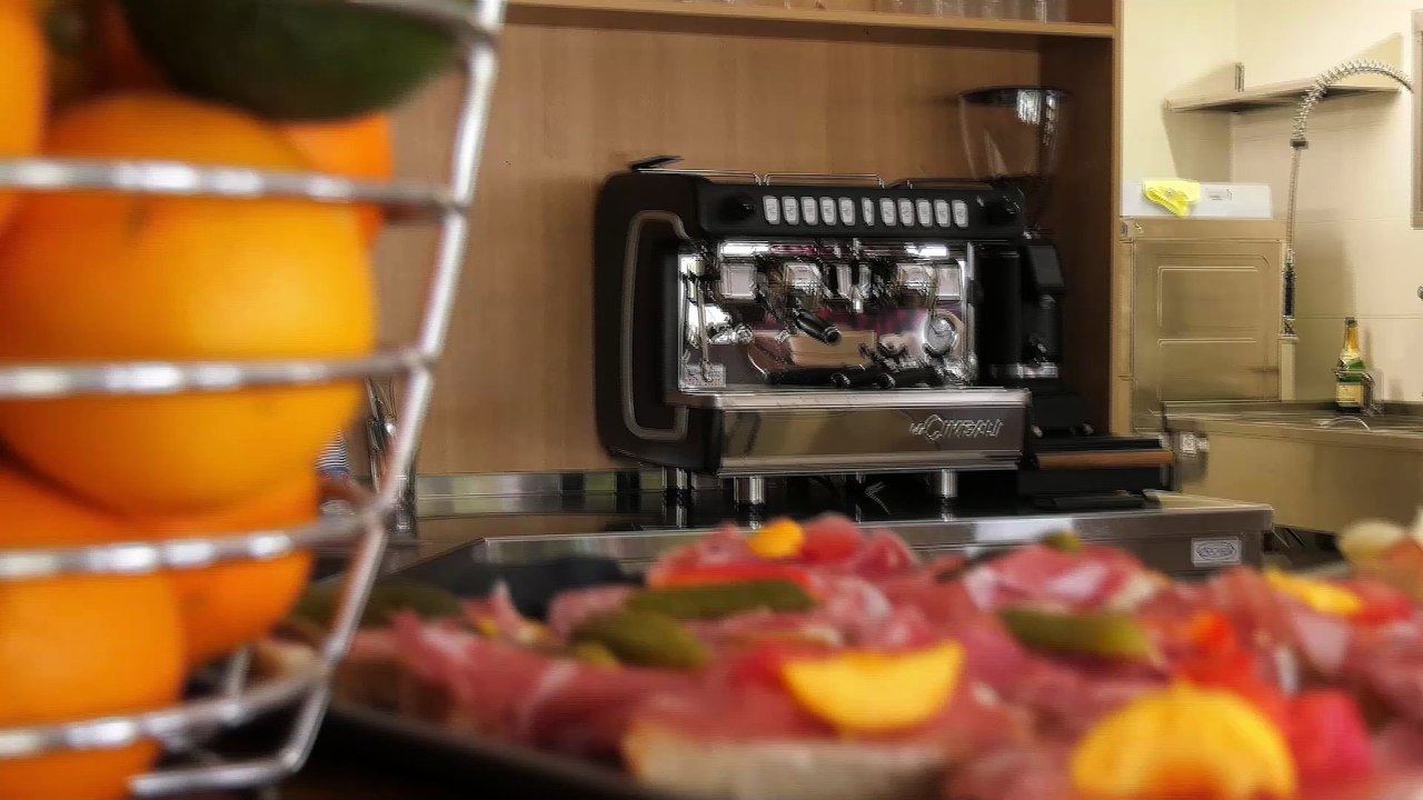 Deutsch Wagram: Wo Kaffee auf Herzlichkeit trifft: Das Regram am Bahnhof