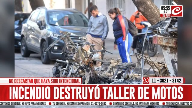 Incendio reduce a cenizas un taller de motos en La Plata... ¿fue intencional?