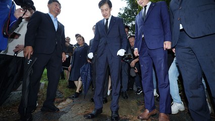 광주서 전두환 비석 밟은 조국 "내란 완전종식" / YTN