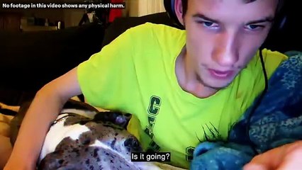 Un adolescente assassino trasmette in diretta streaming la sua ultima vittima