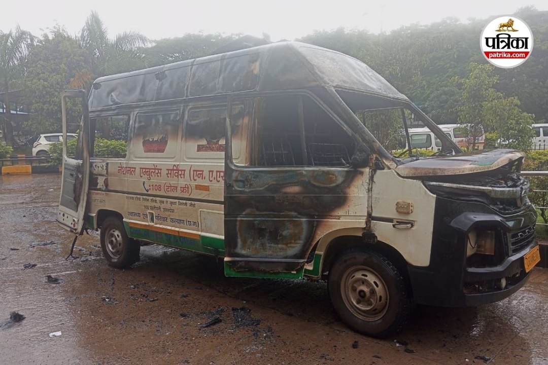 खड़ी एम्बुलेंस में लगी भीषण आग