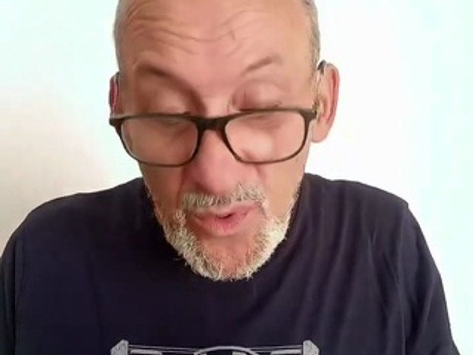 Les fumées d'avions dans le ciel ✈️