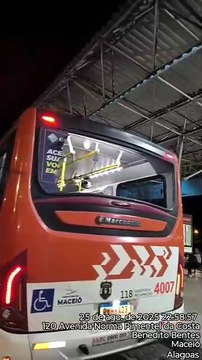 Ônibus é depredado após confusão entre torcedores, em Maceió