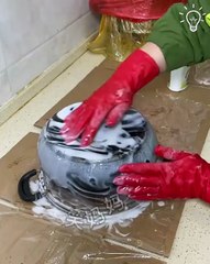 An easy trick of cleaning super dirty pots!