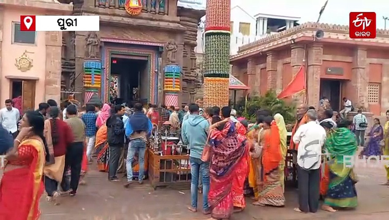 ଶ୍ରୀମନ୍ଦିରରେ ଭକ୍ତଙ୍କ ସହିତ ବେଆଇନ କାର୍ଯ୍ୟ, ମହାପ୍ରଭୁଙ୍କ ଶୀଘ୍ର ଦର୍ଶନ ପାଇଁ ଆଦାୟ ହେଉଛି ଟଙ୍କା