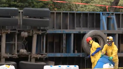Intersección de la Av. Esperanza con Av. Boyacá amanece cerrada por volcamiento de camión