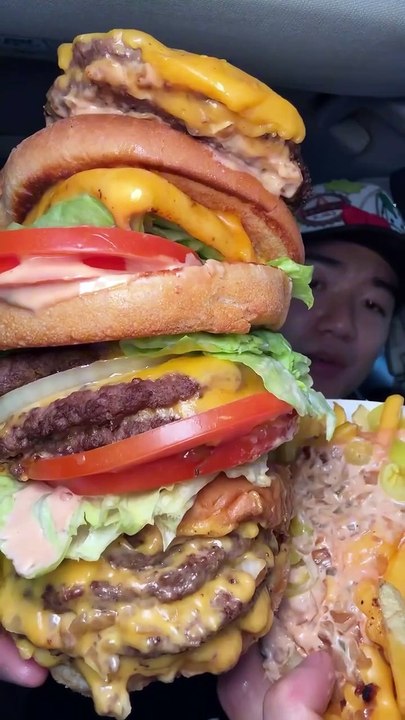 Follow for more ASMR videos🌮🍟 Credits: @dlameats #mukbang #asmr #fastfood #asmreating
