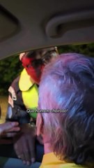 Caetano Veloso é beijado por guarda de trânsito após show em Brasília
